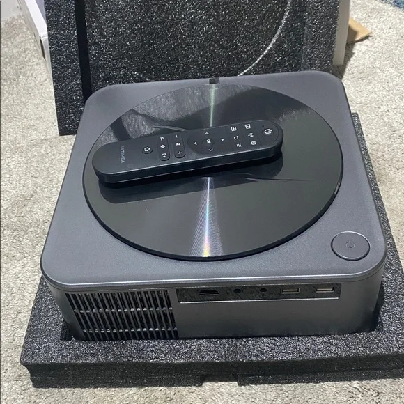 Ultimea Apollo P40 Projector - Picture 5 of 7